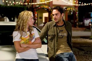 馬諾洛·卡爾多納與派珀·佩拉博(劇照)