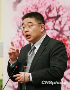 錢文忠在為“揚州講壇”聽眾作演講