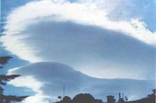 莢狀層積雲