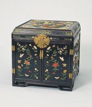 清黑漆描金嵌染牙妝奩 清黑漆描金嵌染牙妝奩