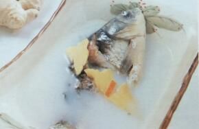 生薑鯽魚湯 生薑鯽魚湯