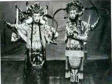 《樊江關》中王瑤卿（左）飾樊梨花