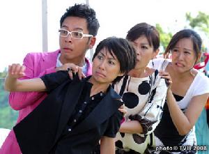 《野蠻師奶大戰戈師奶》