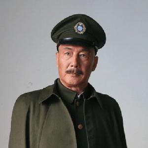 在《東方紅》中飾蔣介石