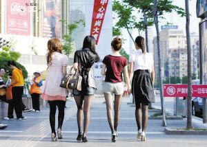 街頭流行的黑絲襪