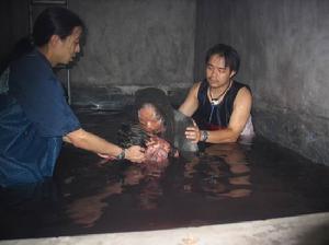 《救命2之怪物》