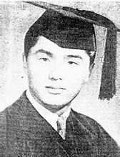榮毅仁在上海聖約翰大學的畢業照