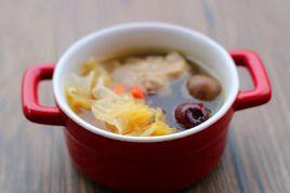 雪耳蘋果瘦肉湯 雪耳蘋果瘦肉湯