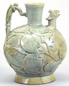 五代耀州窯青釉雕花獅嘴壺