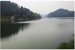 播雅天池 播雅天池