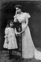 夫人梅麗塔和女兒伊莉莎白
