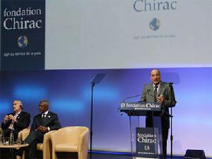 （圖）席哈克在基金會啟動儀式上發言（資料圖）