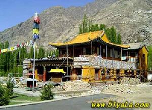 巴倫台黃廟 巴倫台黃廟