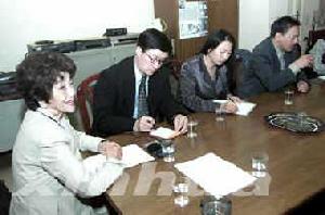 （圖）魏蔣華女士（左一