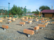 地螺絲為樁基的木屋基礎安裝