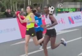 馬拉松遞國旗事件 馬拉松遞國旗事件