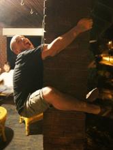 網友模仿考拉抱