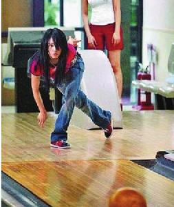 蔡依林打保齡球很有范兒