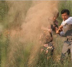 炸點在殷桃臉前爆炸