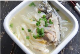 白蘿蔔鯽魚湯 白蘿蔔鯽魚湯