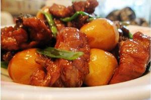 紅燒鵪鶉蛋排骨 紅燒鵪鶉蛋排骨