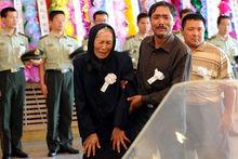 94歲的維吾爾族老人前來送別萬金剛烈士