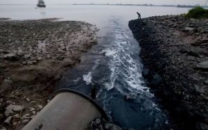 環保組織綠色和平在近一年的調查中發現，NIKE等品牌供應商向河流中排放的污水含環境激素壬基酚。