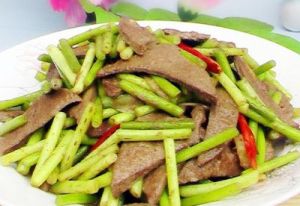 蒜薹炒豬肝