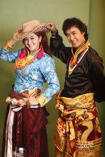 高原天籟組合成員吾傑和卓瑪