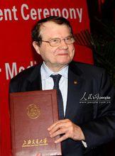 呂克&middot;蒙塔尼受聘現場