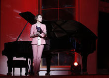 董卿在《朗讀者》節目上 