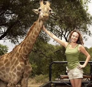 曾多次在英國電視劇中出鏡的“明星”長頸鹿哈姆尼，於上周在非洲外景地拍攝時被雷電擊中頭部身亡，享年7歲。