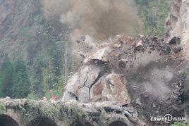 石塊爆孔 石塊爆孔