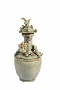 南宋龍泉窯青釉堆塑虎紋帶蓋瓷瓶