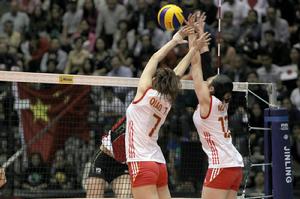 中日之戰 喬婷和姚笛奮力攔網