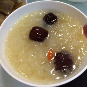 枸杞桃子銀耳湯 枸杞桃子銀耳湯