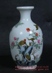 清乾隆琺瑯彩竹菊鵪鶉圖瓶 清乾隆琺瑯彩竹菊鵪鶉圖瓶