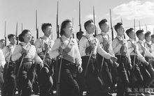 中國民兵首次接受檢閱