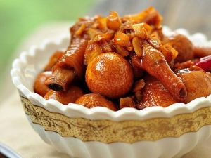 雞爪燒鵪鶉蛋 雞爪燒鵪鶉蛋