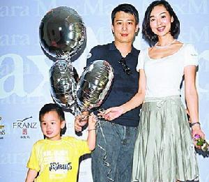 2008年5月和陳威陶、兒子出席品牌活動