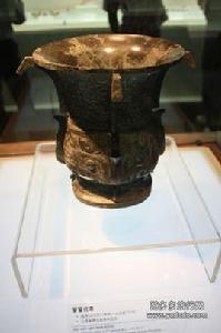 西周饕餮紋尊 西周饕餮紋尊