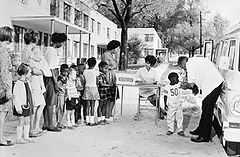 （圖）1972年，美國推廣疫苗注射一景