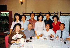 錢啟明(後左三)1981年與張君秋等合影