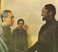 南美小國,印度裔占了多數,首任總統卻被華人當了!