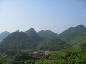 渠思屯黃現璠故居面對的龍頭山