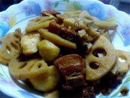 蓮藕芋頭紅燒肉