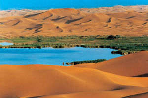 騰格里沙漠月亮湖