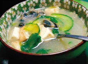 芫荽豆腐皮蛋湯