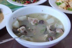 蘿蔔豬手湯 蘿蔔豬手湯