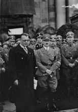 英夸特（前排左一）和希特勒